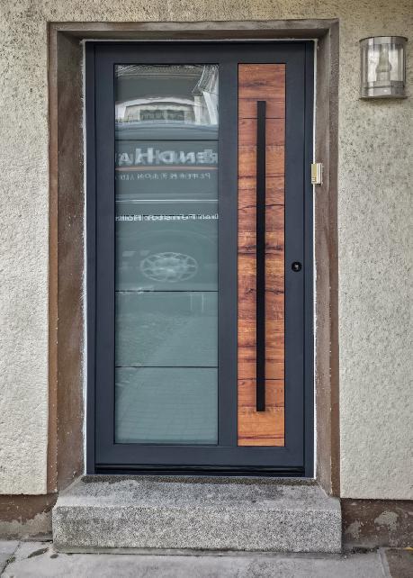 Inotherm Modell  mit viel Glas und Eichdekor Hell, Nister | Trendhaustueren, Marienrachdorf